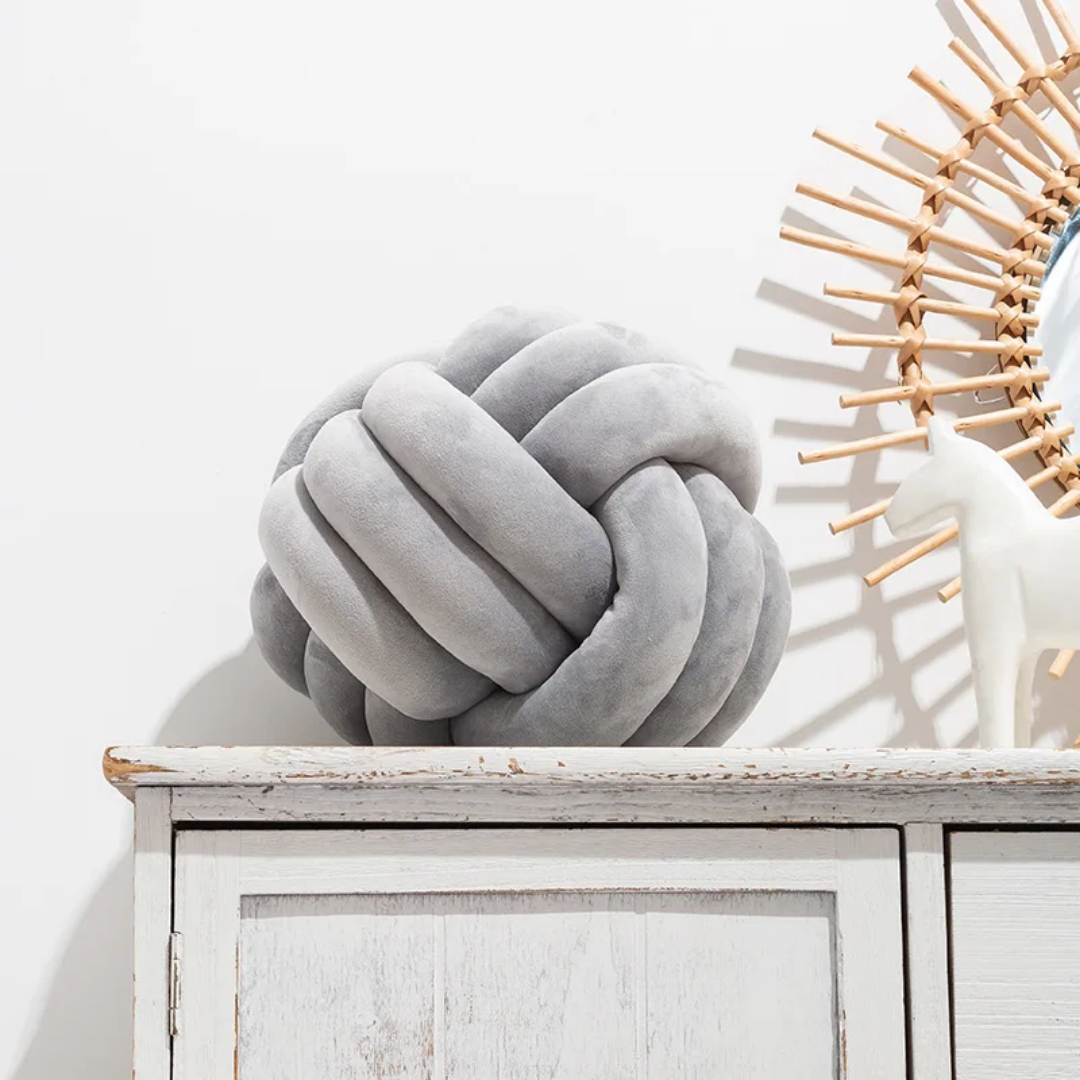 Knot ball cushion