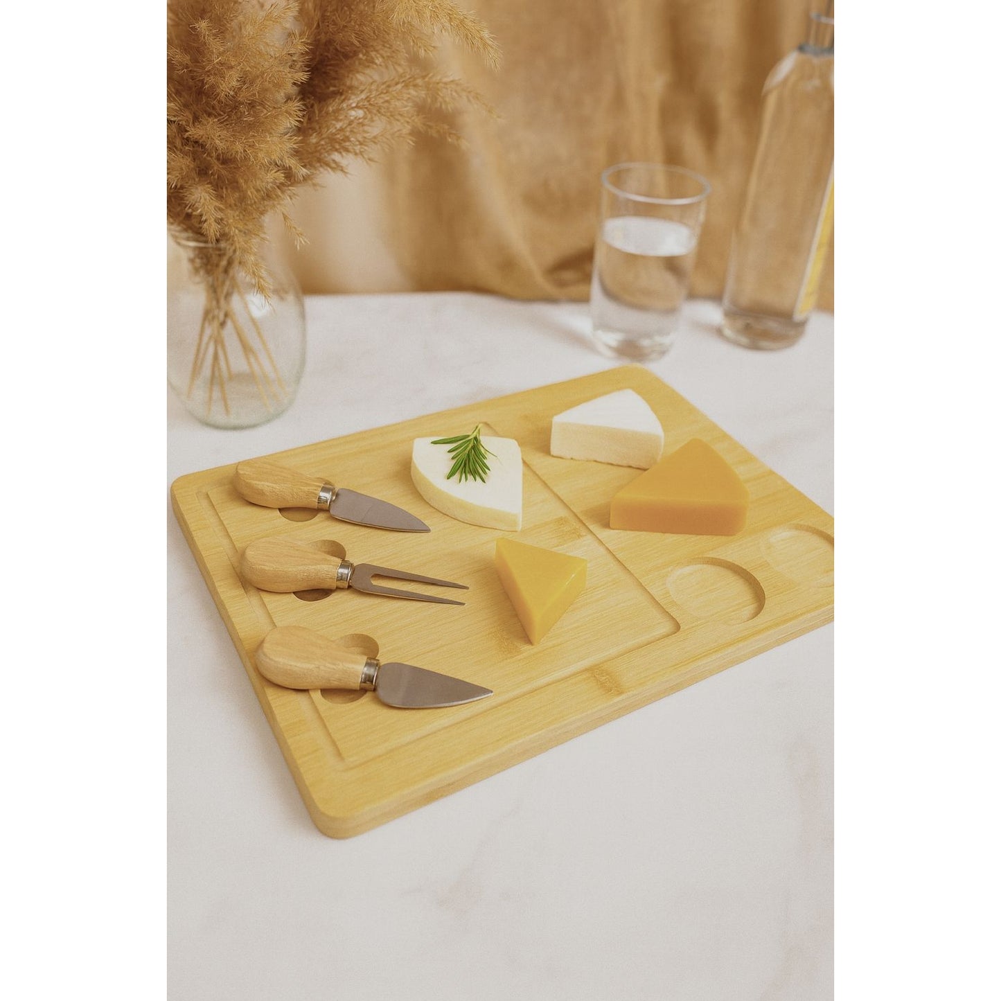 BAMBOO CHEESE CUTTING BOARD