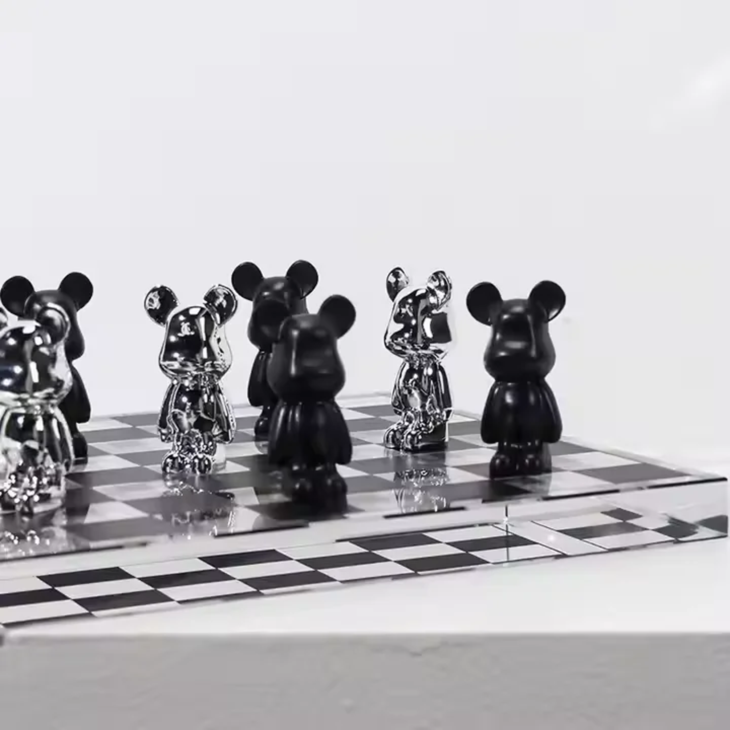 CRYSTAL CHESSBOARD WITH BEARS FIGURES