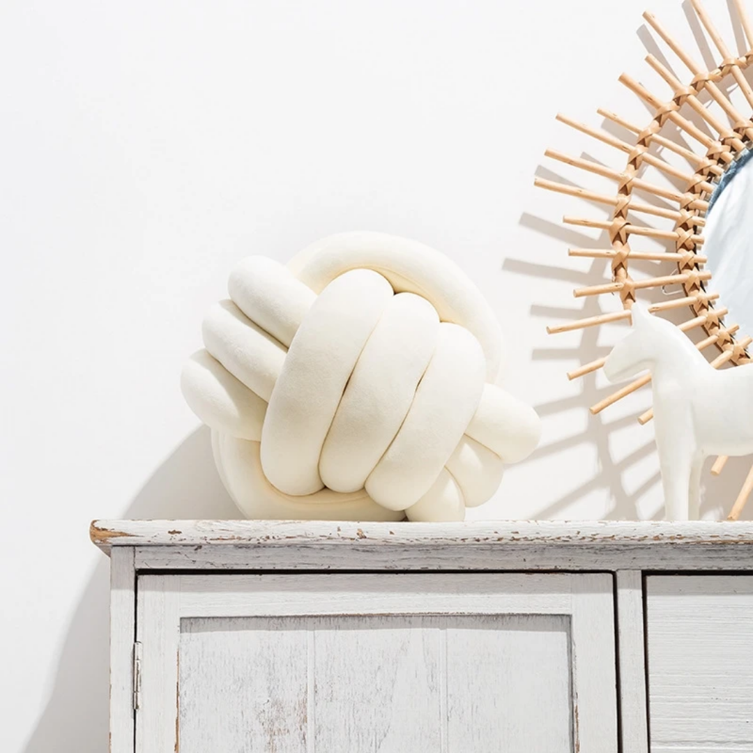 Knot ball cushion