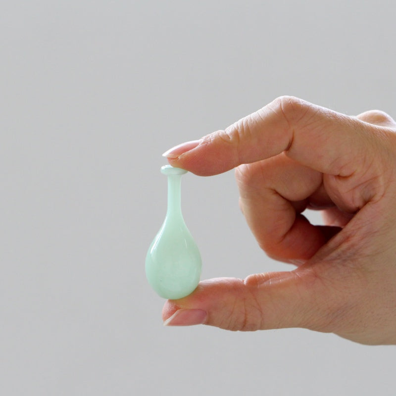 SET OF 18 MINI GLASS DECOR JARS ( WITHOUT PLATE)