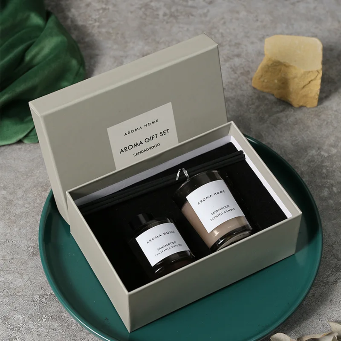 SMALL SCENTED CANDLE WITH REED DIFFUSER