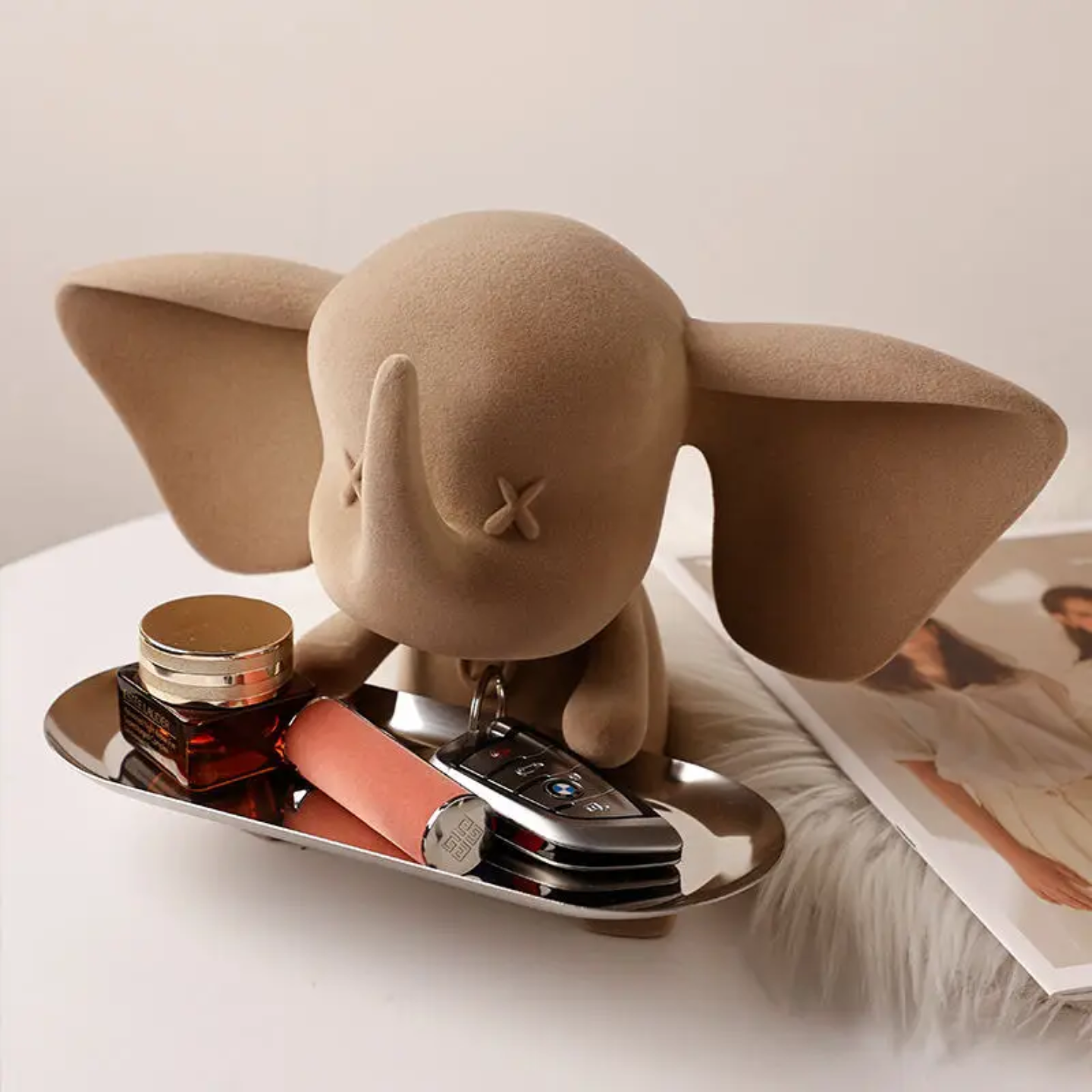 RESIN VELVET DUMBOO KEY TRAY