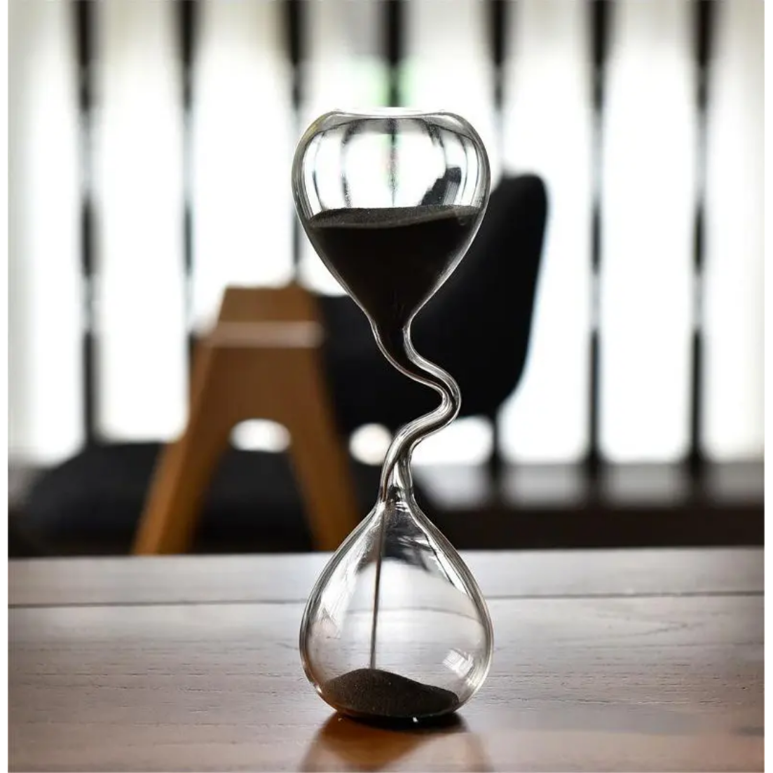 Curve Design Black Hourglass